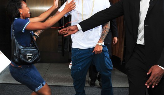 chris-brown- follow me?