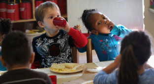 kids eating