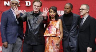 Cast members Jackson Tarantino Washington Foxx and Waltz pose on red carpet for German premiere in Berlin