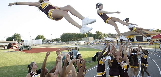 cheerleaders_11382090_8col