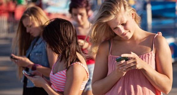 teens facebook cell phones