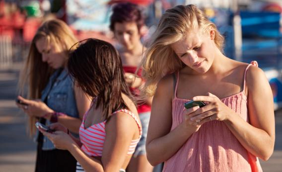 teens facebook cell phones