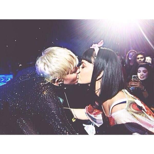 miley kissed katy perry the youth culture report