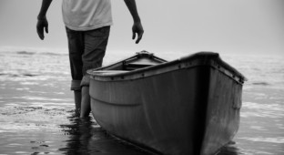 ALONE TEEN BOAT