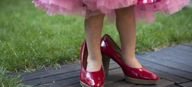 KIDS SHOE PARENTING