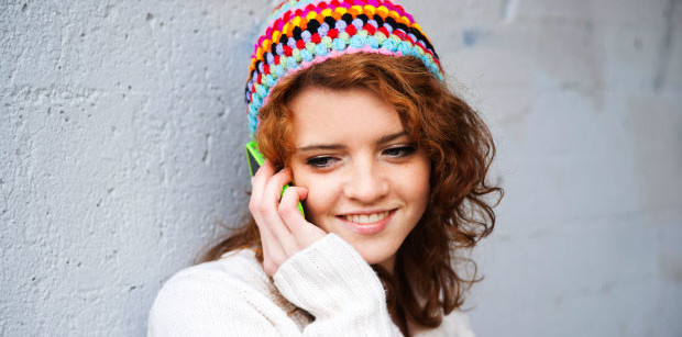 girl-on- cellphone-620x335