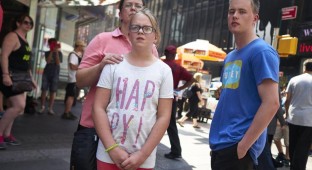 topless-performers-times-square