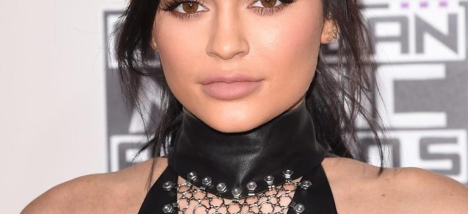 LIPS BREST KAR WOMAN
