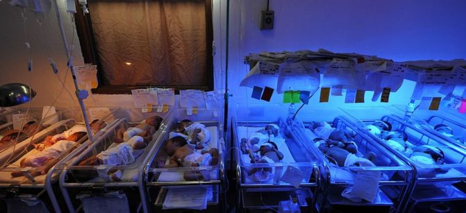 This photo taken on August 4, 2010 shows newly-born babies inside the nursery room of a government-run maternity hospital in Manila.  The Philippine government will provide contraceptives to poor couples who request it despite strong opposition from the dominant Roman Catholic church, President Benigno Aquino said September 27, 2010. Speaking in a satellite television interview from the United States where he is on a seven-day visit, Aquino stressed that the number of children a couple had was a matter of personal choice.    AFP PHOTO/TED ALJIBE (Photo credit should read TED ALJIBE/AFP/Getty Images)