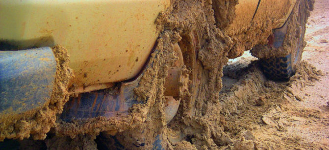 car-stuck-mudd