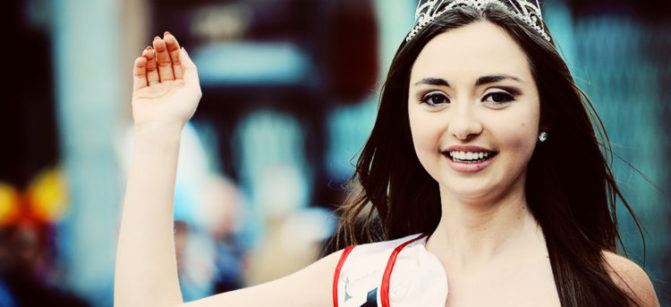 BEAUTY GIRL HAPPY PROM QUEEN