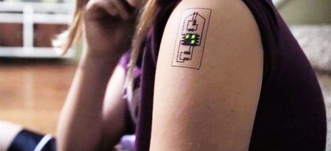 TEC-tattoo-circuits-designboom-011-818x538-810x532