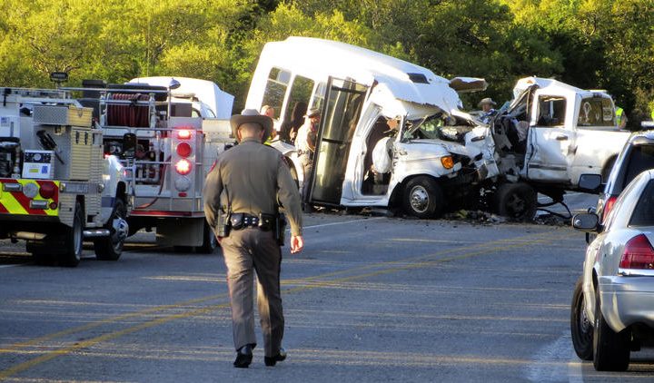 ct-texas-church-bus-crash-20170330-001