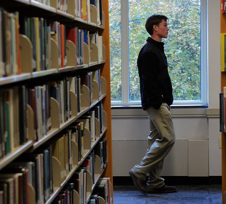 ST. MARY'S, MD	 - NOVEMBER 1:
High school senior Mike Dorsch, of Howard county, walks through the library while on a tour of St. Mary's college with prospective enrollment in the balance on November, 01, 2013 in St. Mary's, MD.
(Photo by Bill O'Leary/The Washington Post via Getty Images)